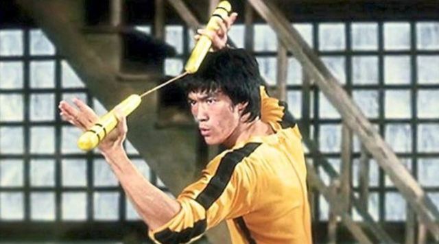 Lý Tiểu Long “đột tử” vì tập luyện quá nhiều?  Các thuyết âm mưu về cái chết của một Huyền Thoại